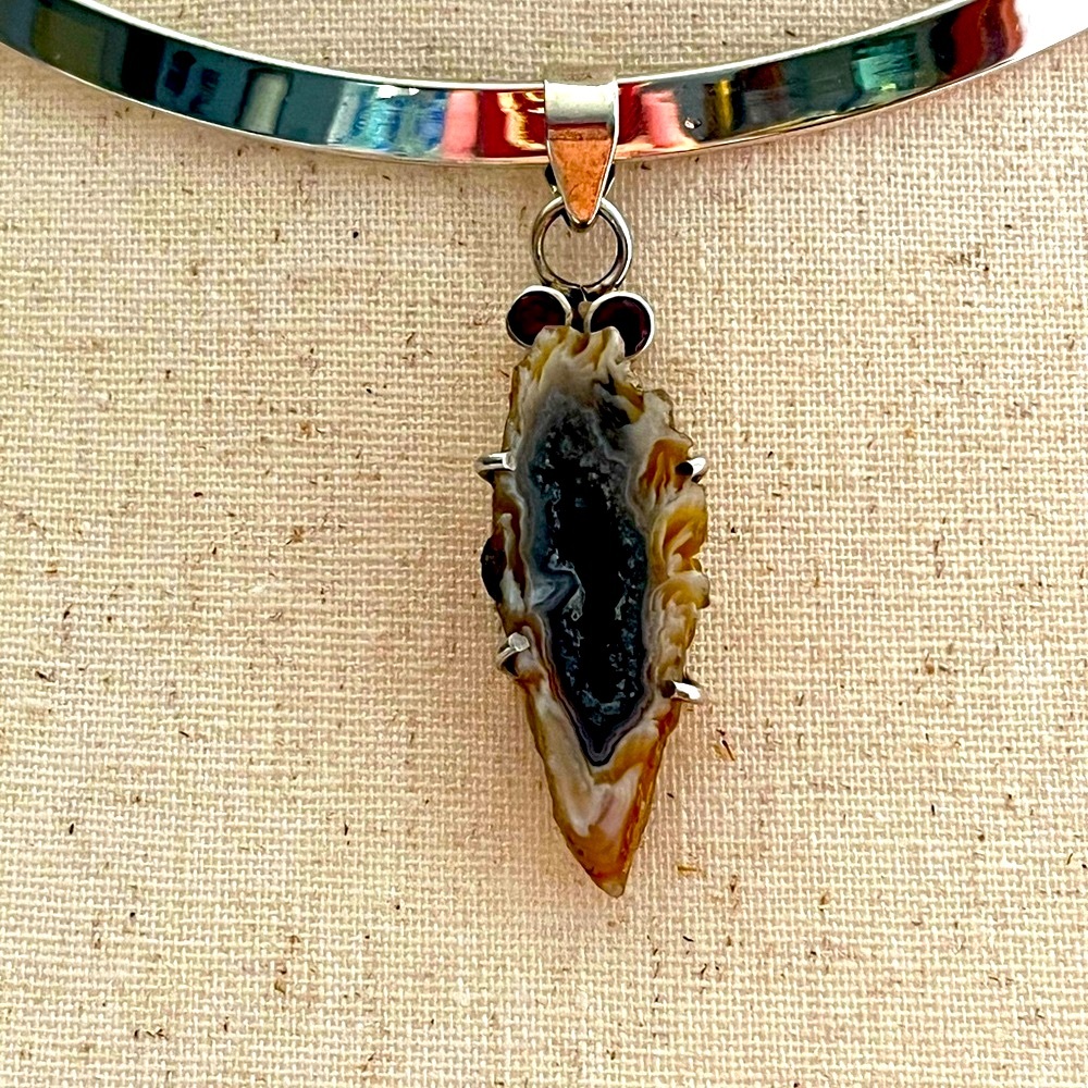 Sterling silver geode pendant including druzy with garnets